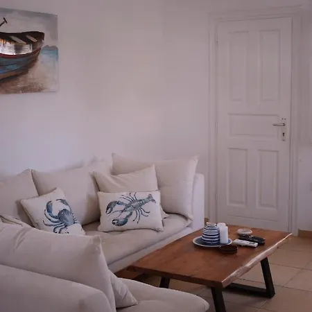 Giulia, Seaview Ίος