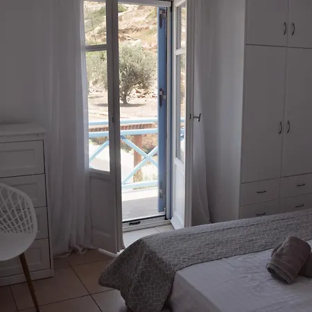 Giulia, Seaview * Ίος