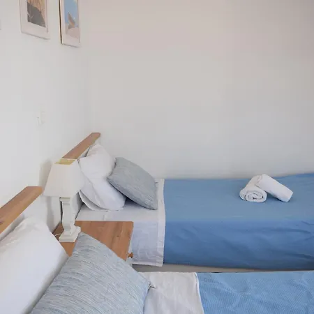 Giulia, Seaview Ίος