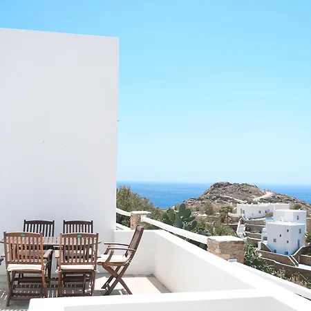 Giulia, Seaview Villa