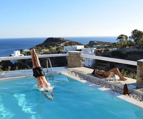 Giulia, Seaview Villa Ios